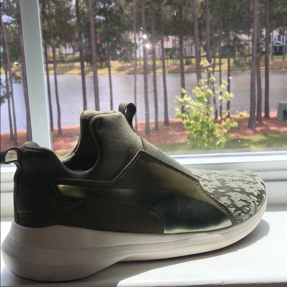 Puma shoes size 9 in woman’s